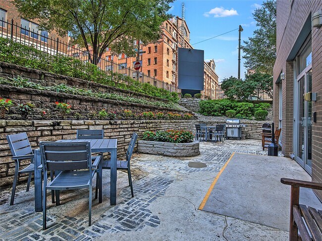 210 N 17th St Unit 611