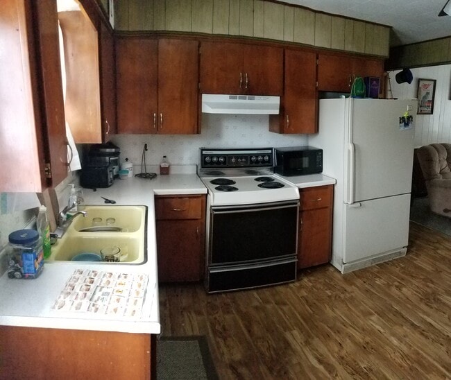 Cocina y se abre al patio trasero. - 405 Kase St Unidad 405