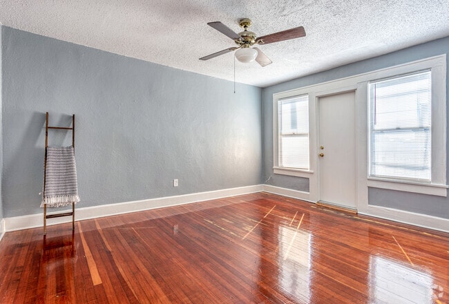 1BR / 1BA - The Lawtone