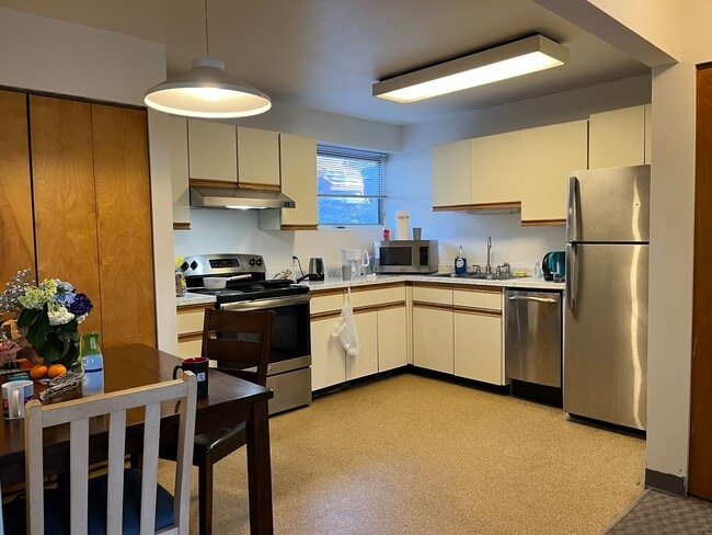 Photo - Ravenwood Apartments