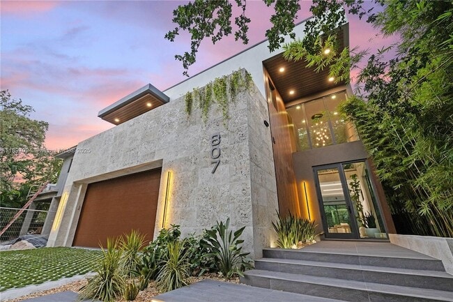 Photo - 807 SW 12th Ave