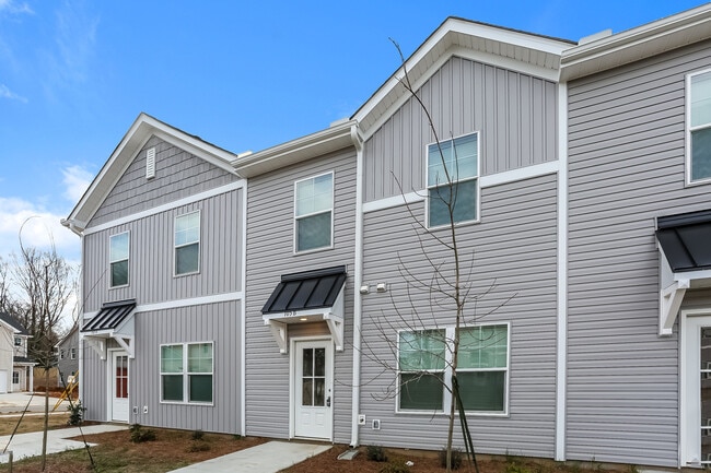 Fronte View - 105 Dogwood Village Trl Townhome