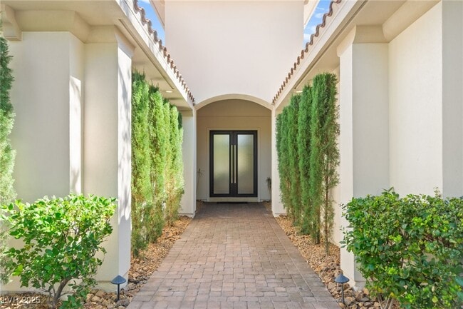 Photo - 2640 Mirabella St