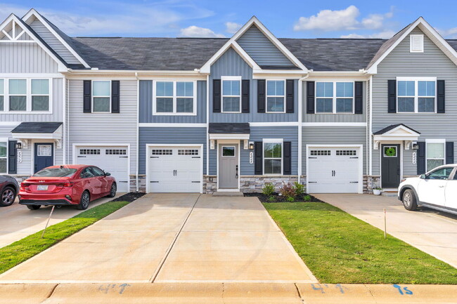 Building Photo - Modern Comfort: 3 Bed, 2.5 Bath Townhome + Primary on Main $2,050/mo rent