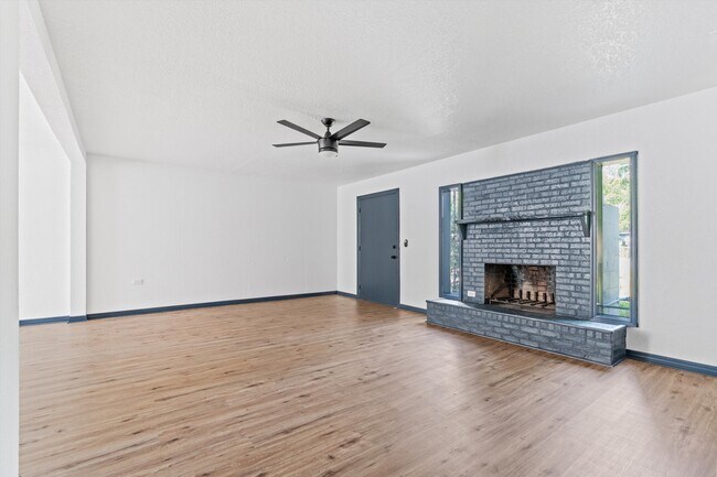 Photo - 3744 Eve Dr E