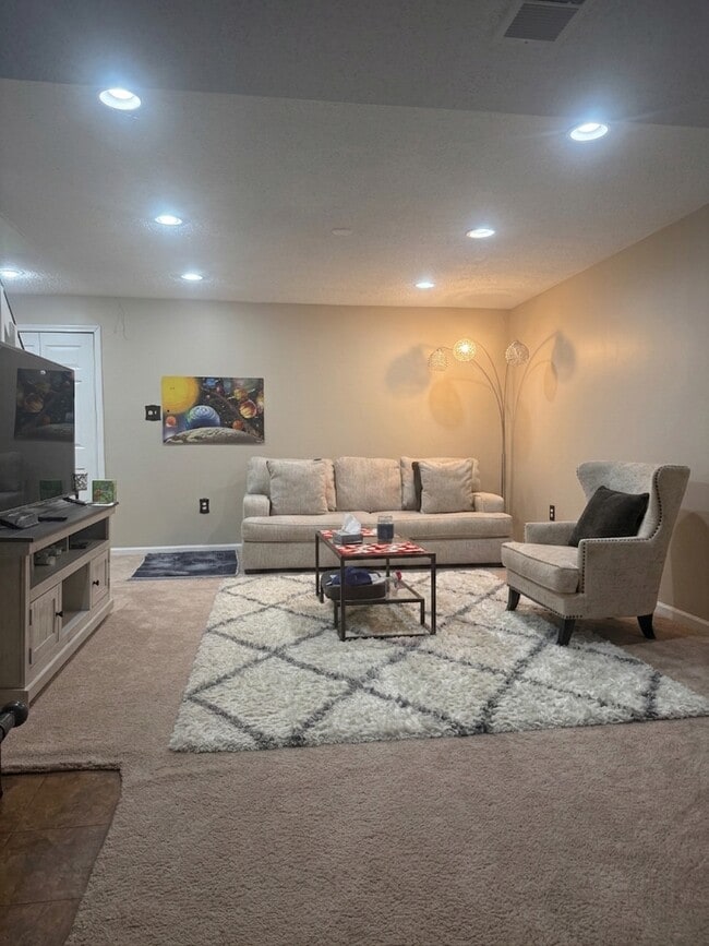 3729 Hetten Ln