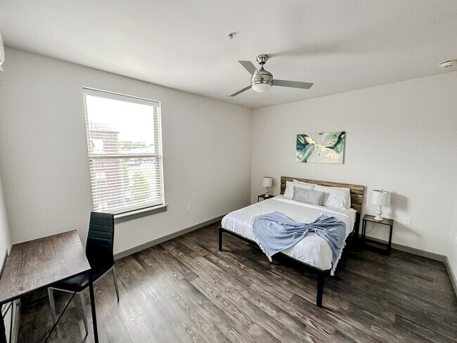 Photo - 111 E 4th St Unidad ID1036787P