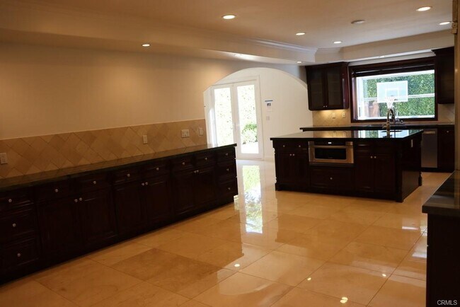 Building Photo - 4818 Lemona Ave