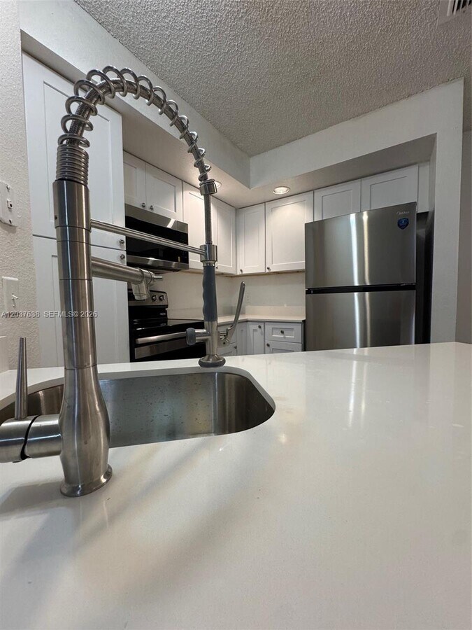 Photo - 3390 Pinewalk Dr N Unidad 1016