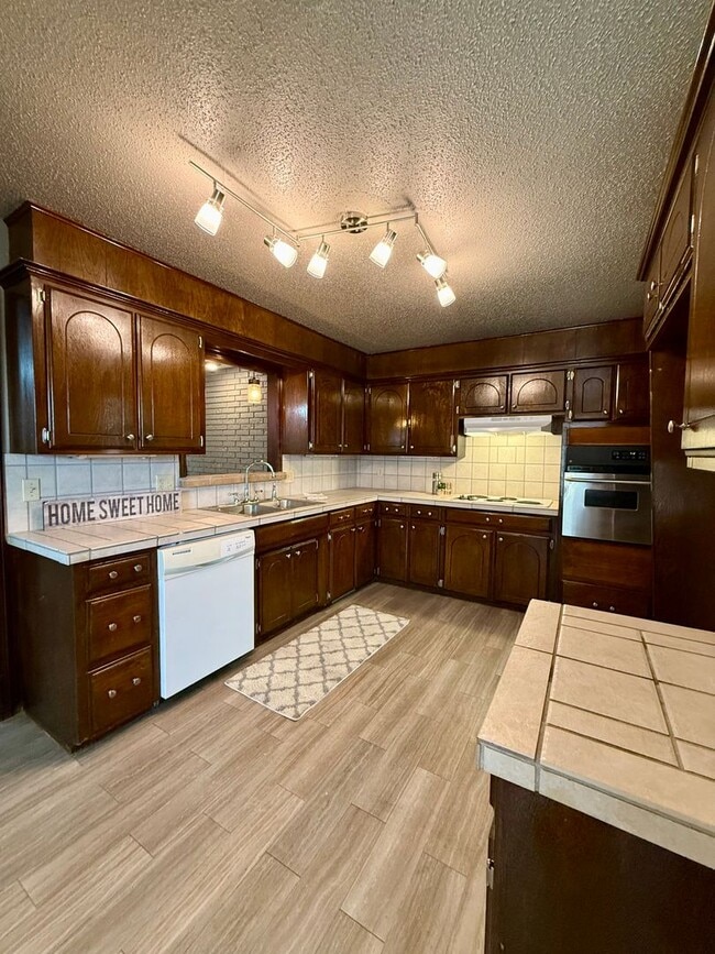 Photo - JGH 017-018 N OKC Unit JGH 018 N OKC 2251 NW 117th