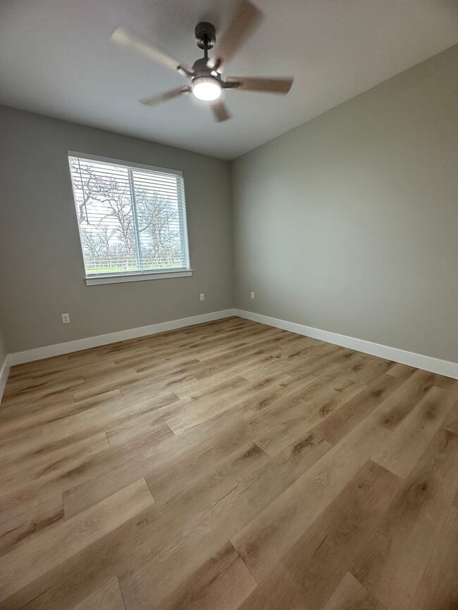 Photo - 19735-19737 Indian Creek Dr