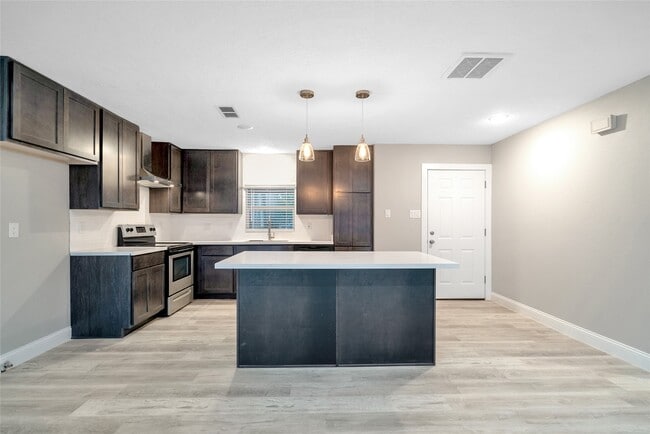 Building Photo - 1314 E Red Cedar Cir