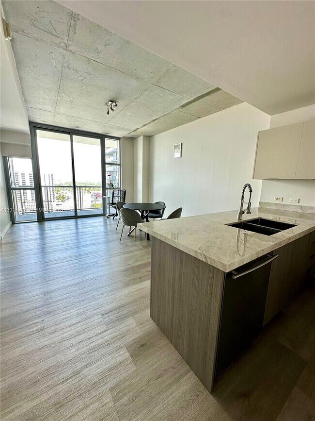 Building Photo - 3301 NE 1st Ave Unit H1811