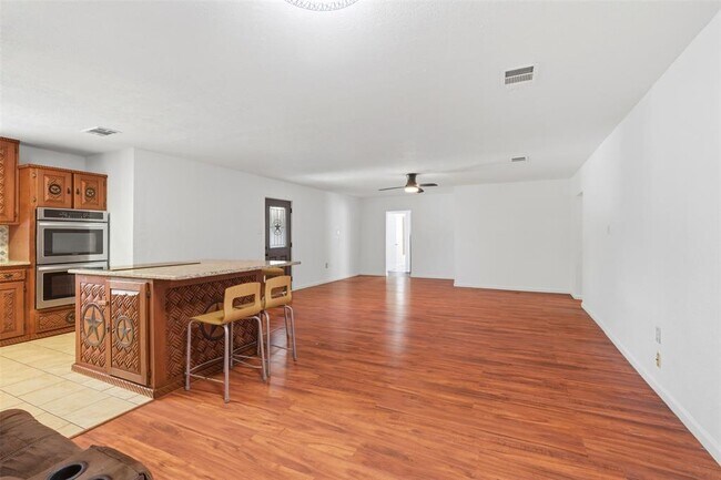 Photo - 206 Oscar St