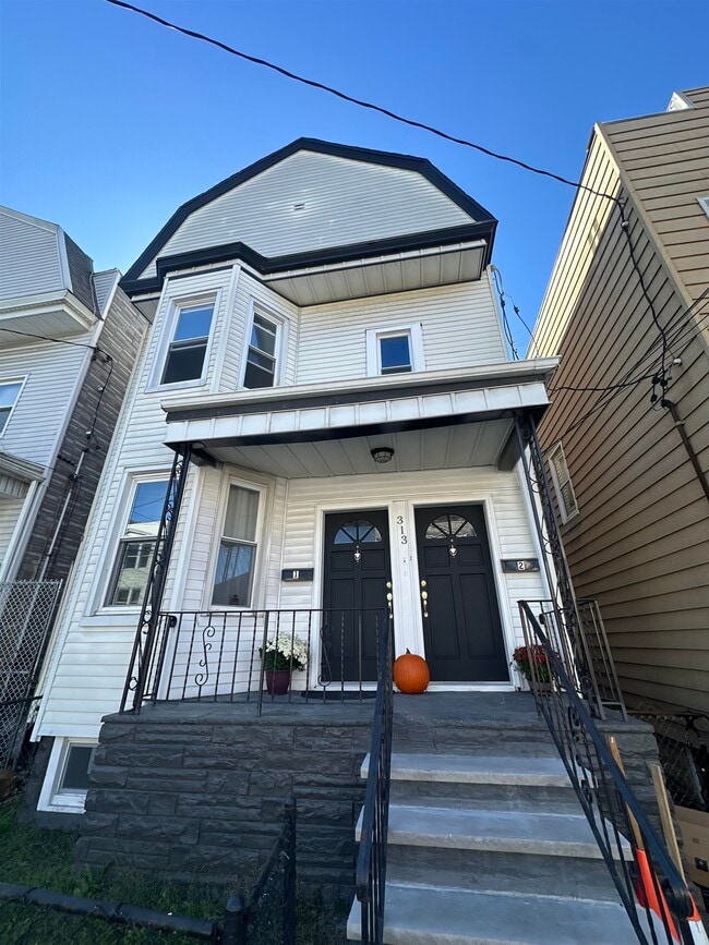 Building Photo - 313 Pearsall Ave Unit 2