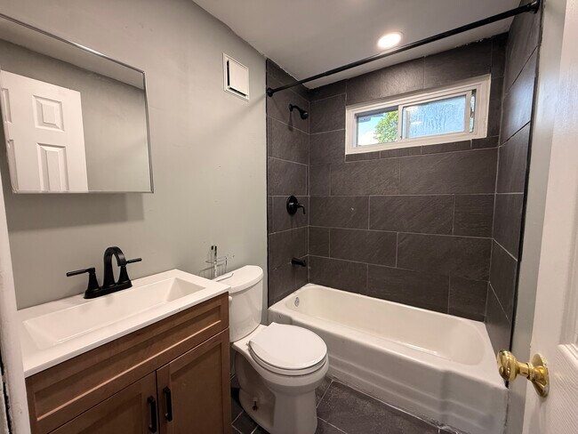 22 Judith Ter Unit 1