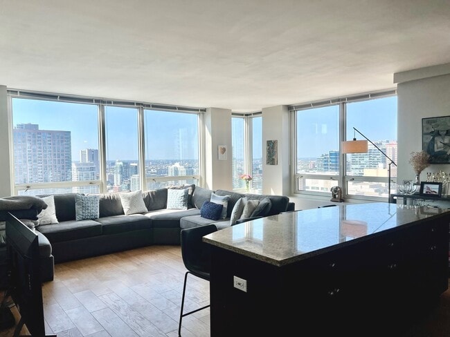 Photo - 33 W Ontario St Unit 32G