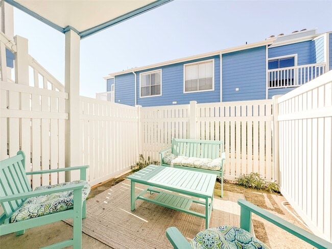 Building Photo - 3506 Cove View Blvd