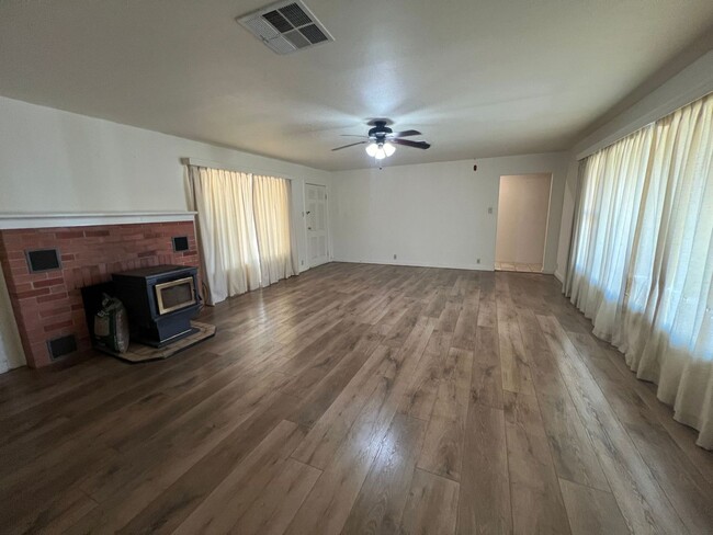 Photo - 3 bedroom 1 bath home in Red Bluff
