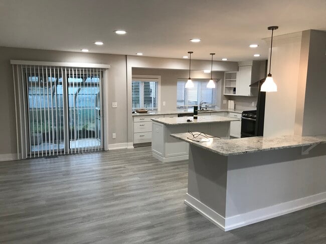 Building Photo - 2866 Baylis Dr Rental