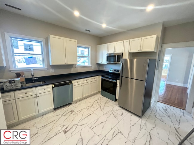 Building Photo - 79 3rd St Unit 3