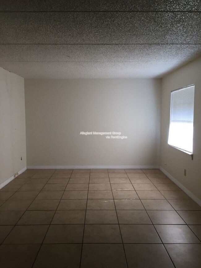 Photo - 705 Michigan Ct Unit 2