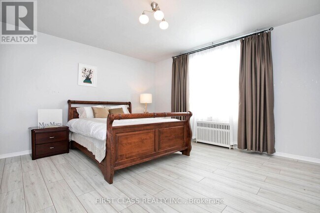 Photo - 2910 Keele St