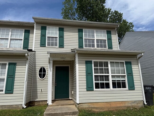 Building Photo - Available Now! MUST SEE!