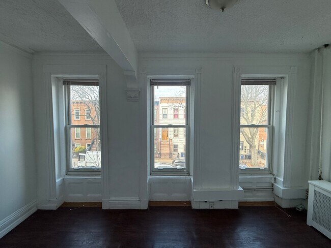 Photo - 734 Madison St