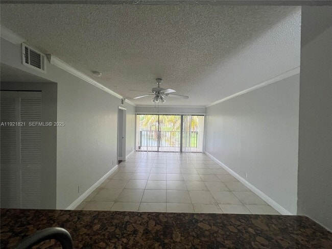 Photo - 1477 Lake Crystal Dr Unidad F