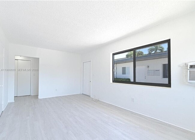 Photo - 811 81st St Unidad 1