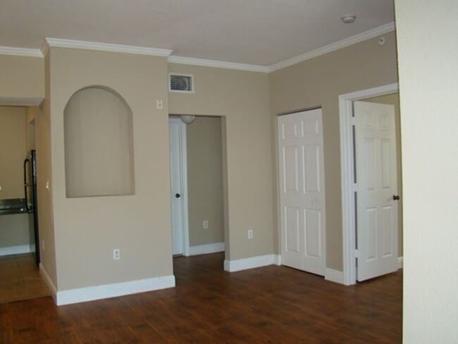 Photo - Limited Time: up to 2-Months FREE + Waived App Fee + Waived Utility Connection Fee Unidad 10126-B2 - New Yorker