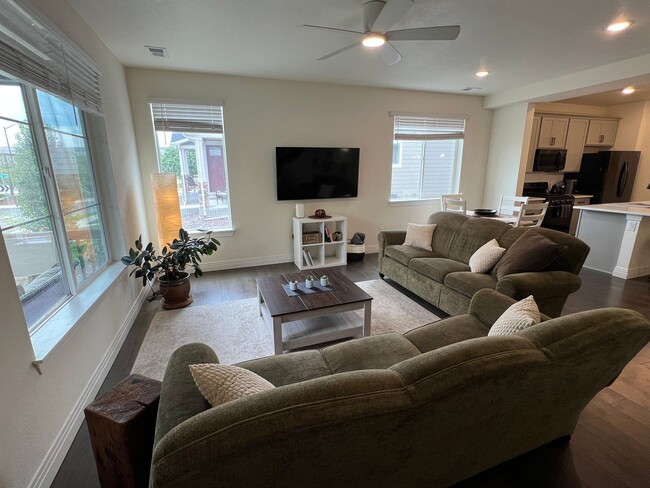 Photo - Students Welcome! 2 Story townhome in Registry Ridge---furnished option available