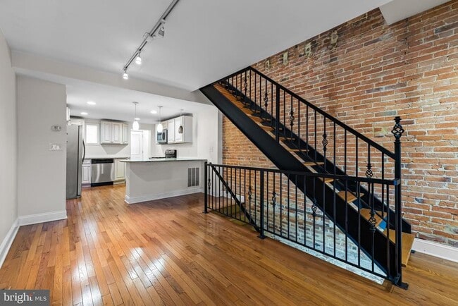 Photo - 1511 E Clement St