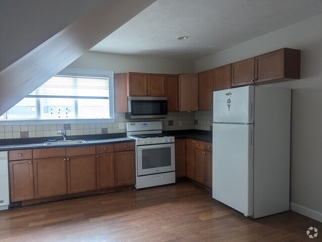 Building Photo - 581 Proctor Ave Unit #2 Rental
