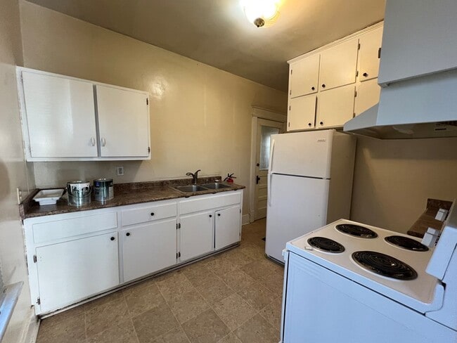 Photo - 416 W 16th St