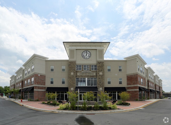 Linden Hill Station Apartments and Townhomes