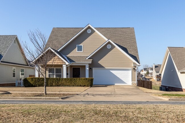Building Photo - 1501 NE Dysart Woods Ln