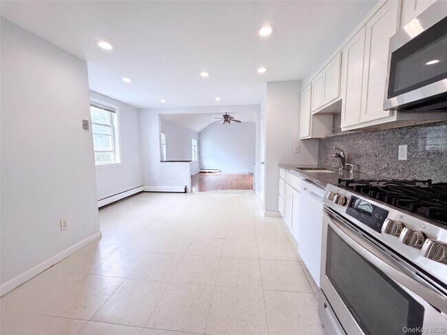 20 Devoe St