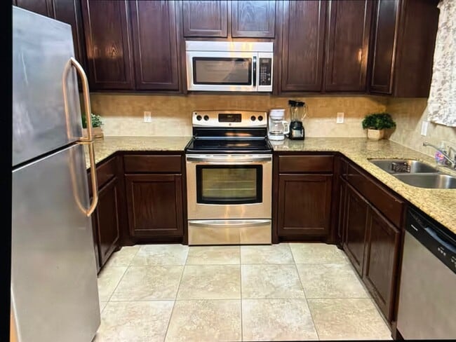 Building Photo - 3607 Sheraton Ave Unit B