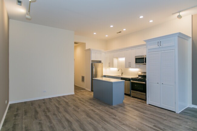 Photo - 2320 N Clark St Unit 2