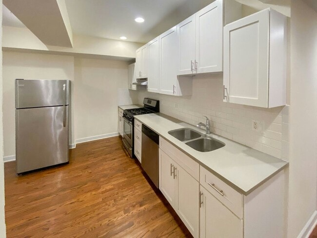 Building Photo - 1831 W Leland Ave Unit 1827-G Rental