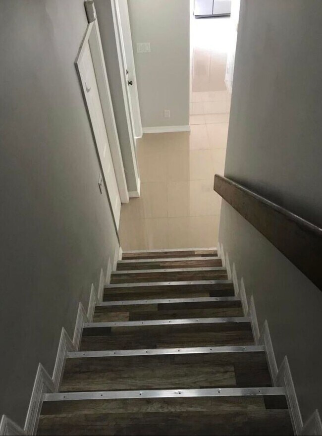 Photo - 560 NE 48th St