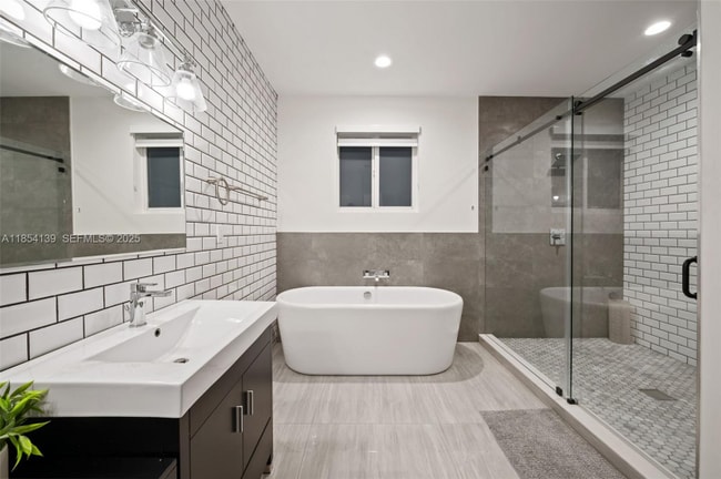 Photo - 457 Lafayette Dr