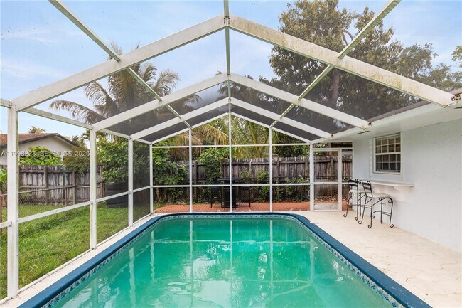 Photo - 8970 Johnson St