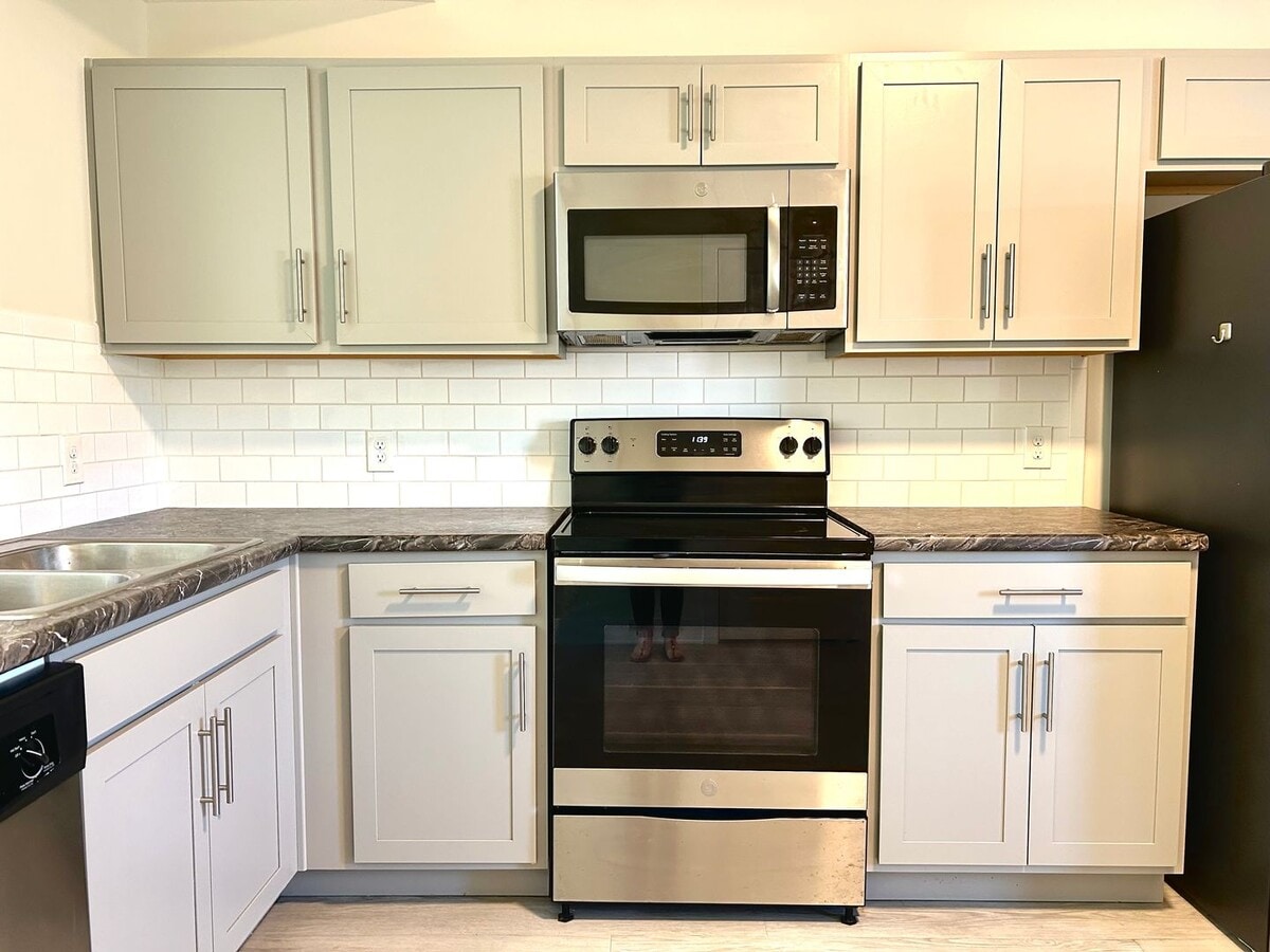 2005 Willow Dr - 2005 Willow Dr