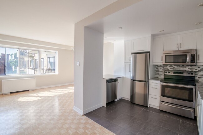 Building Photo - 4555 Av. Bonavista Unit 1003