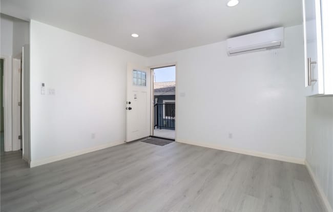 Photo - 2931 Manitou Ave Unidad 2931 1/2 Manitou