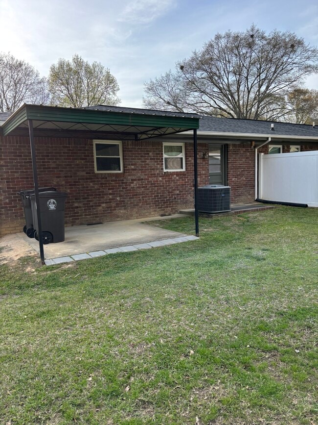 Photo - 8686 Bowden St