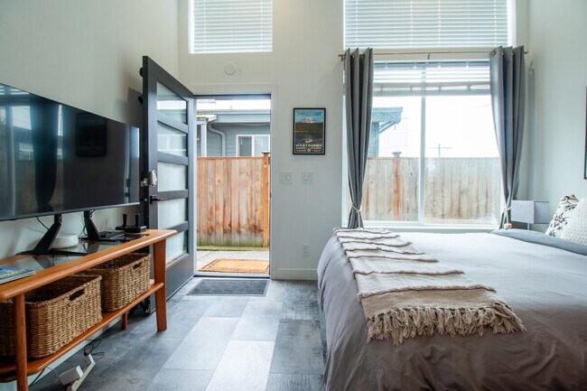 Photo - 3820 Fauntleroy Wy SW Unit SI ID1521739P